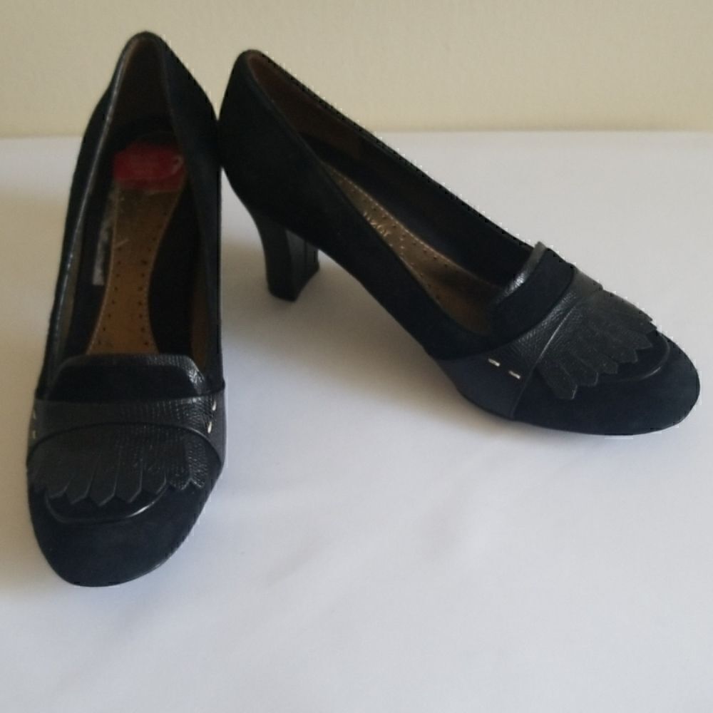 Naturalizer Shannon Black Suede Pump, 6M